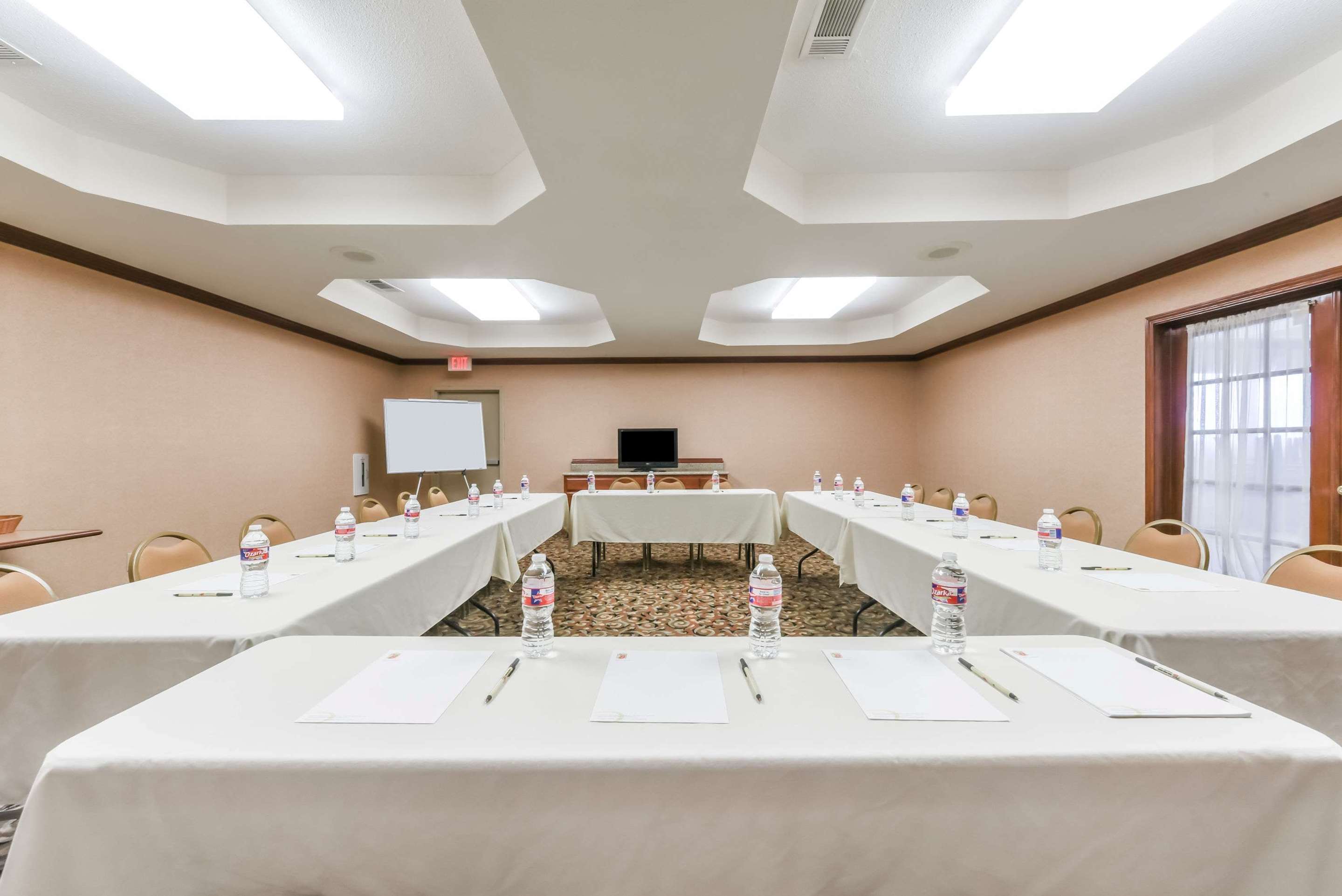 Meeting Room | Super 8 by Wyndham Alvarado