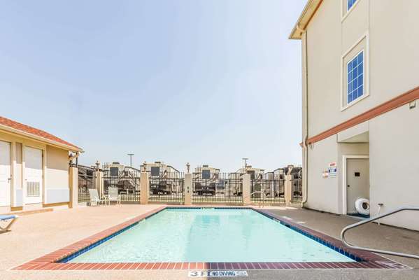 Pool - Super 8 Hotel Alvarado