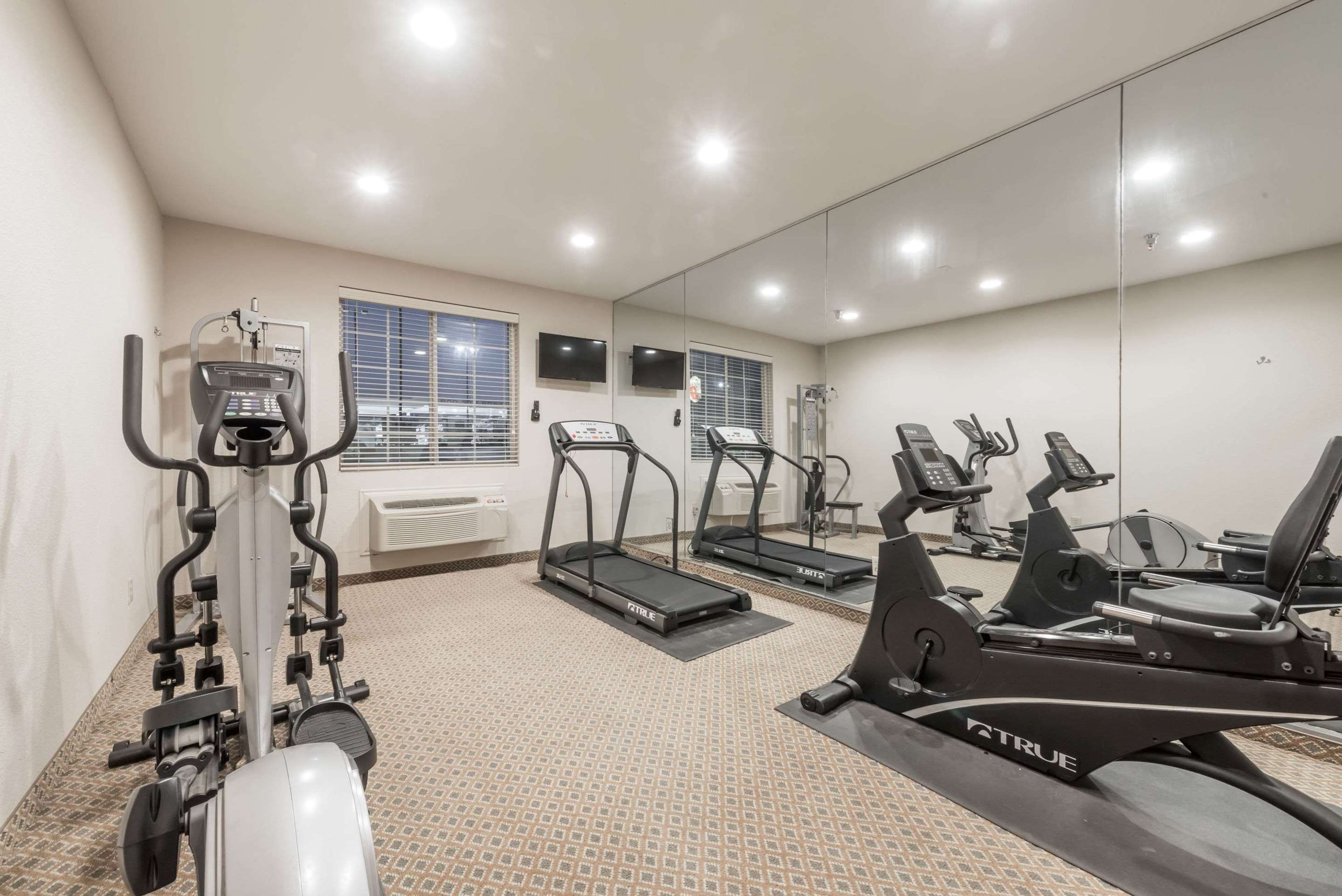 Fitness Center | Super 8 by Wyndham Alvarado