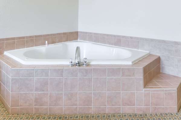 Suite - Super 8 Hotel Alvarado