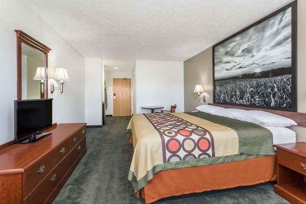  - Super 8 Hotel Alma