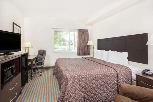  - Super 8 Motel Cedar Falls