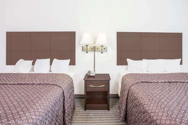  - Super 8 Motel Cedar Falls