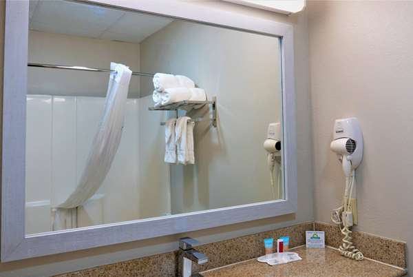  - Days Inn & Suites Port Wentworth