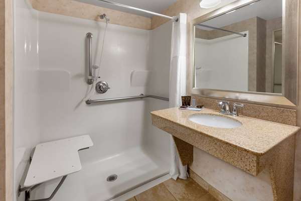  - Wingate by Wyndham Erie - I-90, Exit 24