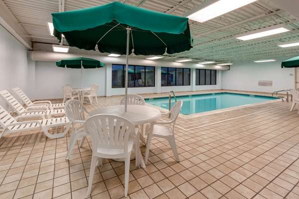 Pool - Wingate by Wyndham Erie - I-90, Exit 24