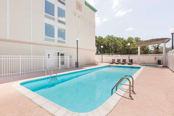 Pool - Wingate by Wyndham Hotel Southport