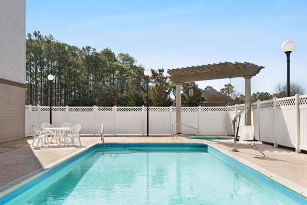 Pool - Wingate by Wyndham Hotel Southport