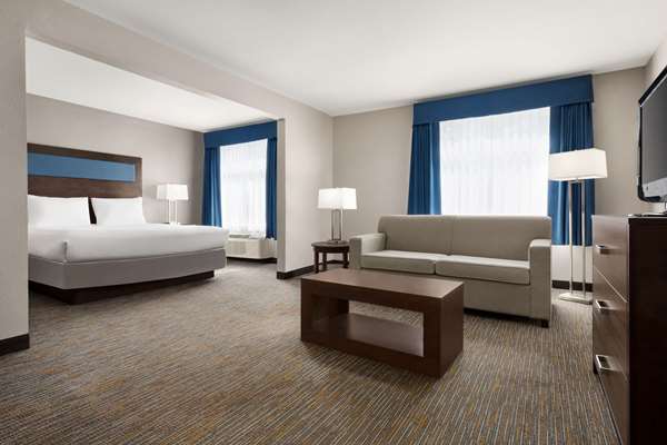 Suite - Wingate by Wyndham Hotel Southport