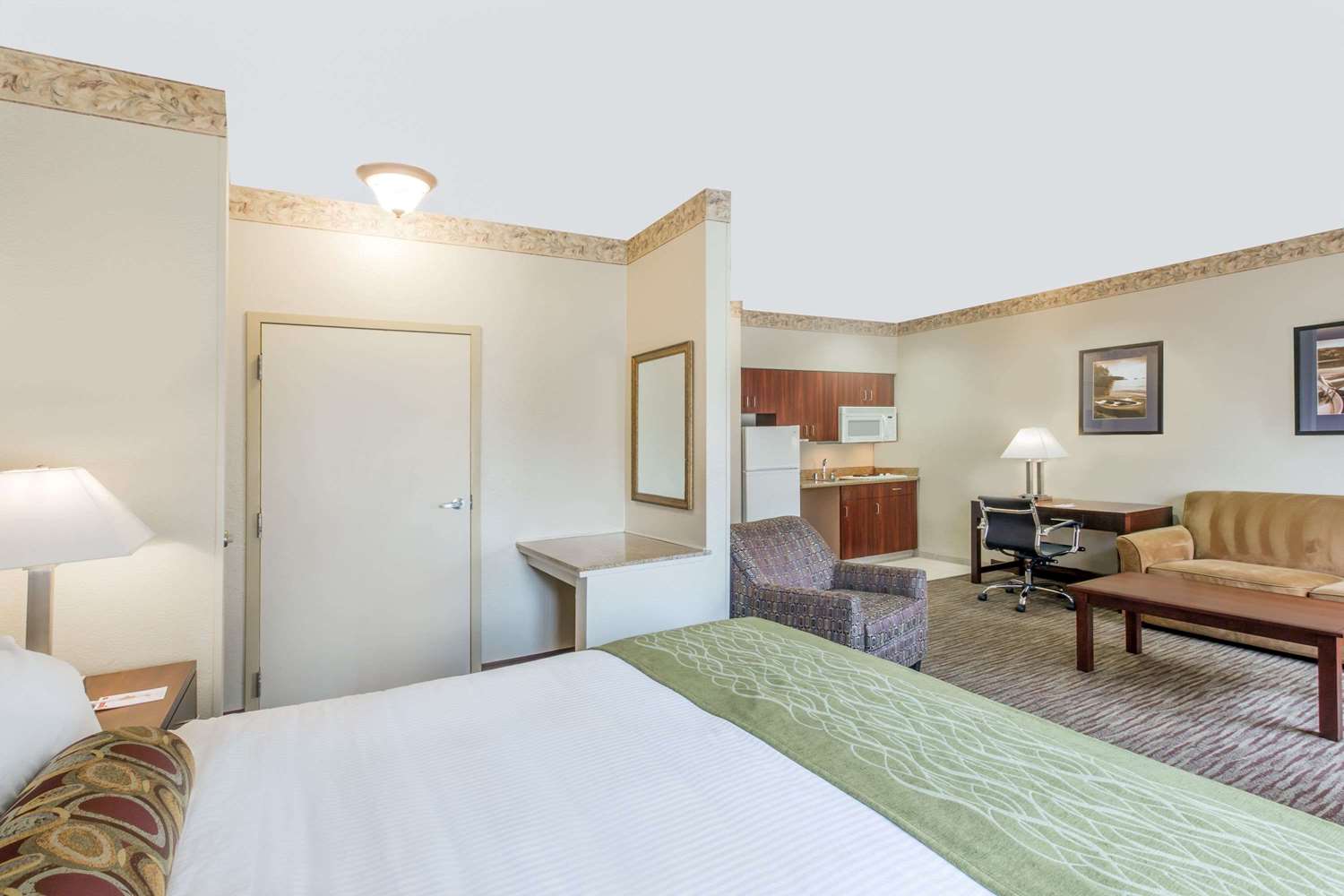 Hawthorn Suites by Wyndham Gold River Rancho Cordova, CA See Discounts