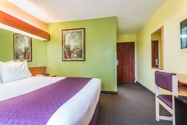  - Microtel Inn & Suites by Wyndham Auburn - I-85, Exit 51