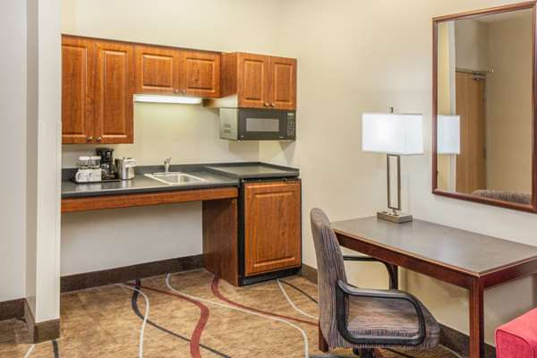  - Hawthorn Suites by Wyndham Bloomington - I-55 & I-74, Exit 160
