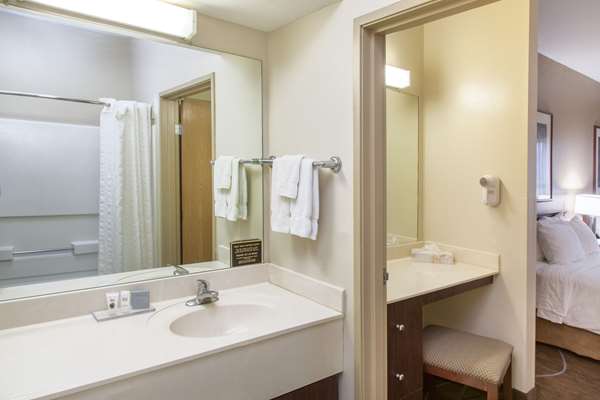  - Hawthorn Suites by Wyndham Bloomington - I-55 & I-74, Exit 160