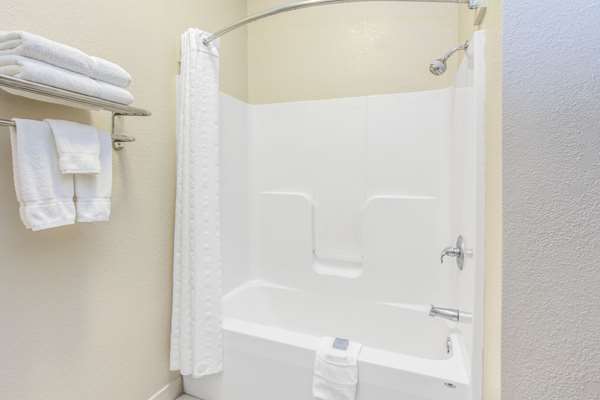 - Hawthorn Suites by Wyndham Bloomington - I-55 & I-74, Exit 160