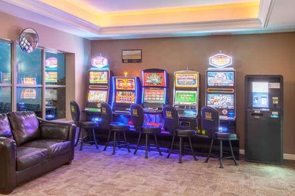  - Hawthorn Suites by Wyndham Bloomington - I-55 & I-74, Exit 160