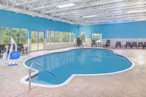 Pool - Hawthorn Suites by Wyndham Bloomington - I-55 & I-74, Exit 160