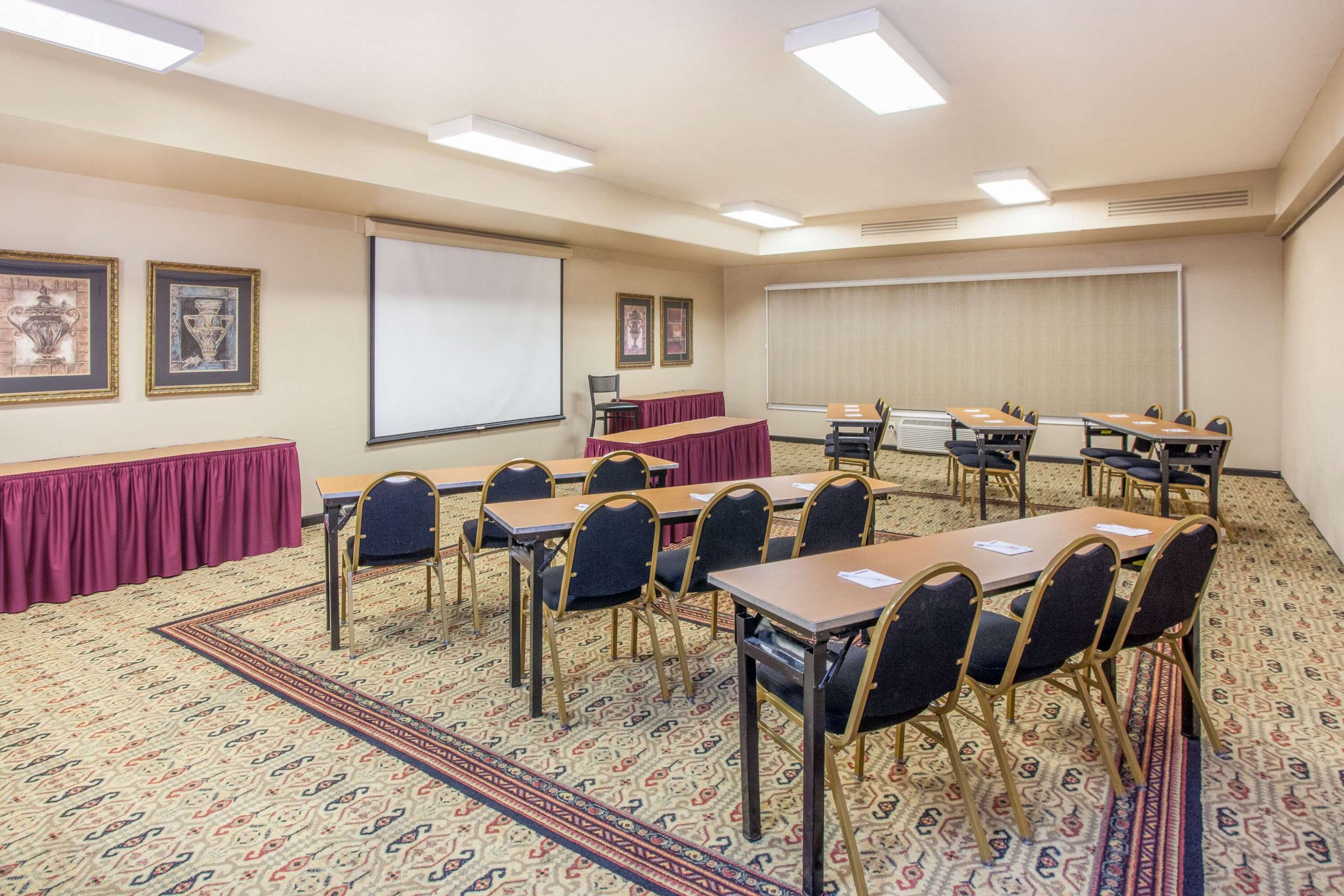 Meeting Room | Hawthorn Suites by Wyndham Bloomington