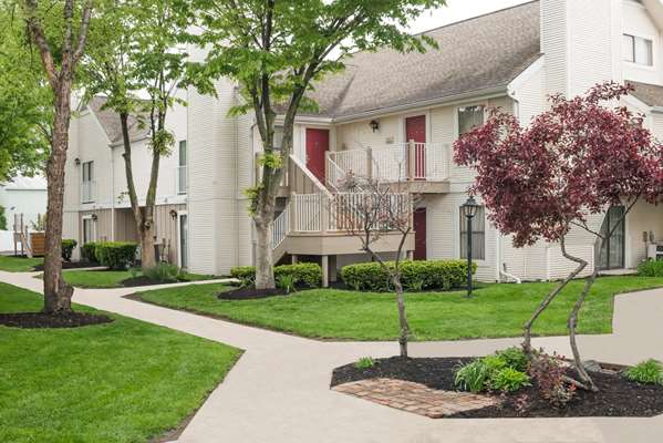  - Hawthorn Suites by Wyndham North Columbus - I-71, Exit 117