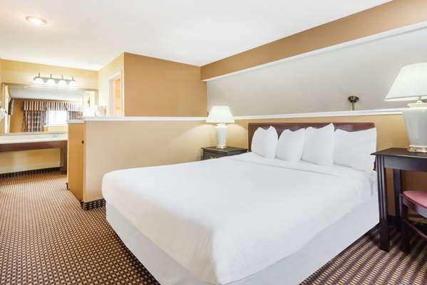  - Hawthorn Suites by Wyndham North Columbus - I-71, Exit 117