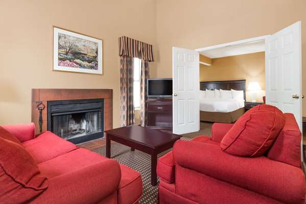  - Hawthorn Suites by Wyndham North Columbus - I-71, Exit 117