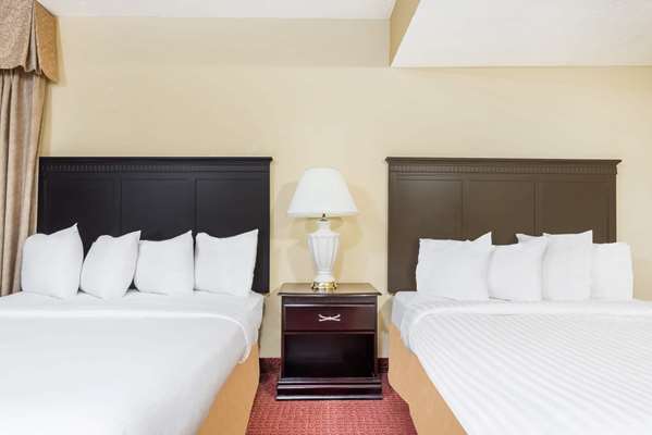  - Hawthorn Suites by Wyndham North Columbus - I-71, Exit 117