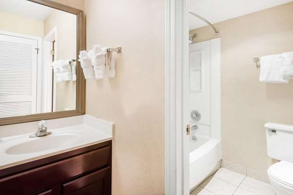  - Hawthorn Suites by Wyndham North Columbus - I-71, Exit 117