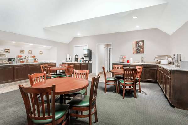  - Hawthorn Suites by Wyndham North Columbus - I-71, Exit 117