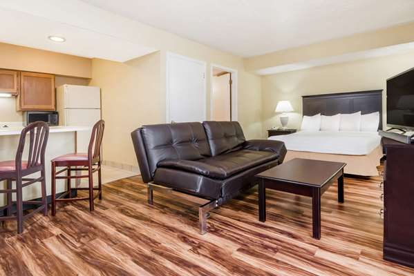  - Hawthorn Suites by Wyndham North Columbus - I-71, Exit 117