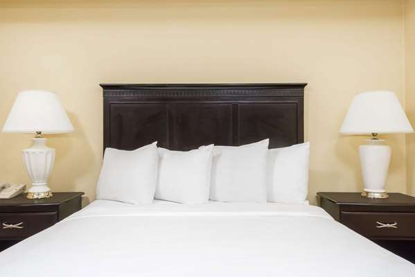  - Hawthorn Suites by Wyndham North Columbus - I-71, Exit 117