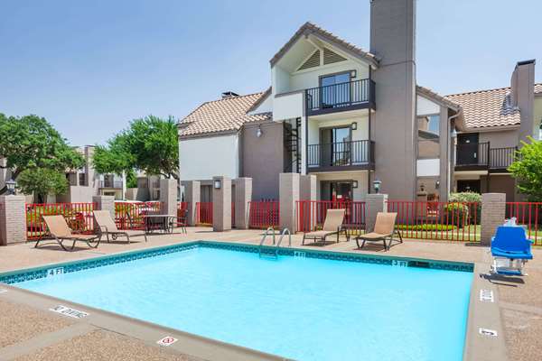 Pool - Hawthorn Suites by Wyndham Market Center Dallas - I-35, Exit 433B