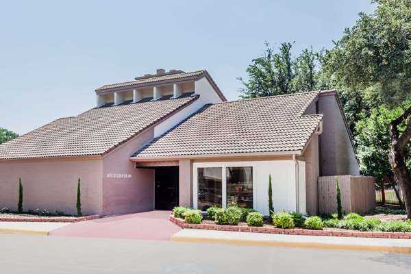 Exterior view - Hawthorn Suites by Wyndham Market Center Dallas - I-35, Exit 433B