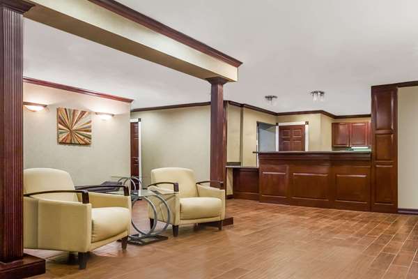  - Hawthorn Suites by Wyndham Market Center Dallas - I-35, Exit 433B