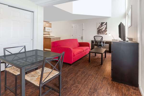 Suite - Hawthorn Suites by Wyndham Market Center Dallas - I-35, Exit 433B