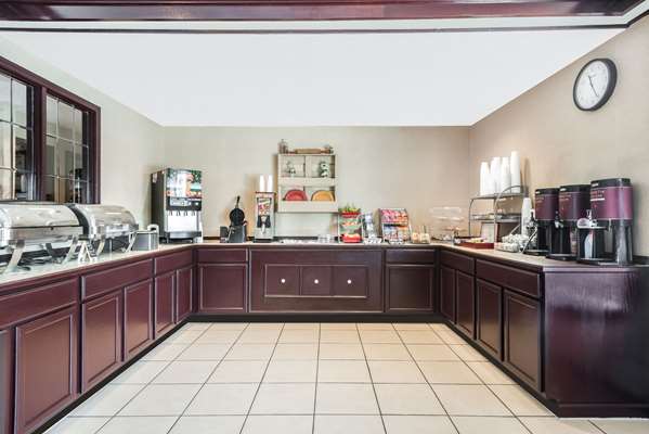  - Hawthorn Suites by Wyndham North Dayton - I-75, Exit 59