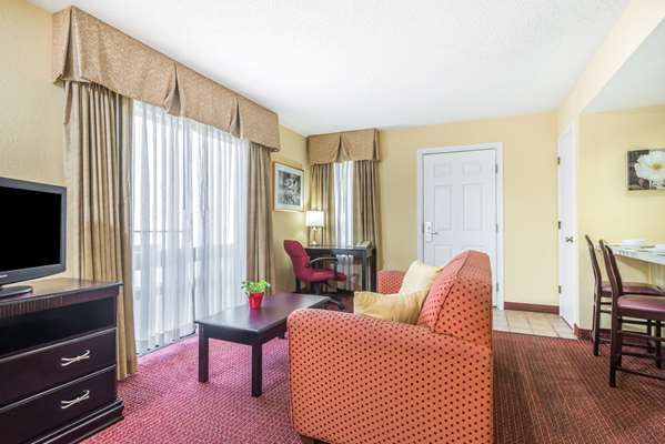 Suite - Hawthorn Suites by Wyndham North Dayton - I-75, Exit 59