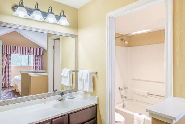  - Hawthorn Suites by Wyndham North Dayton - I-75, Exit 59