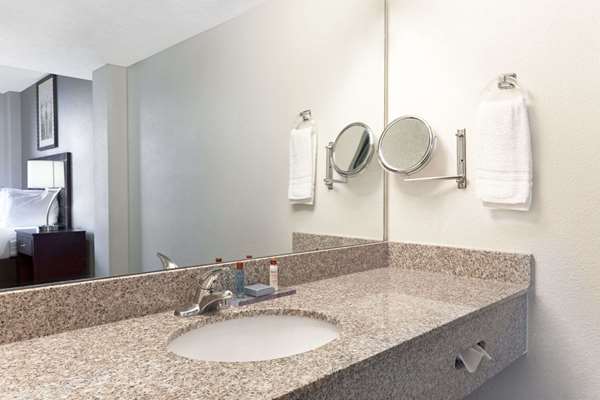  - Hawthorn Suites by Wyndham Richardson