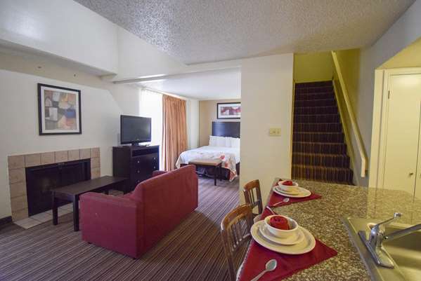  - Hawthorn Suites by Wyndham Richardson