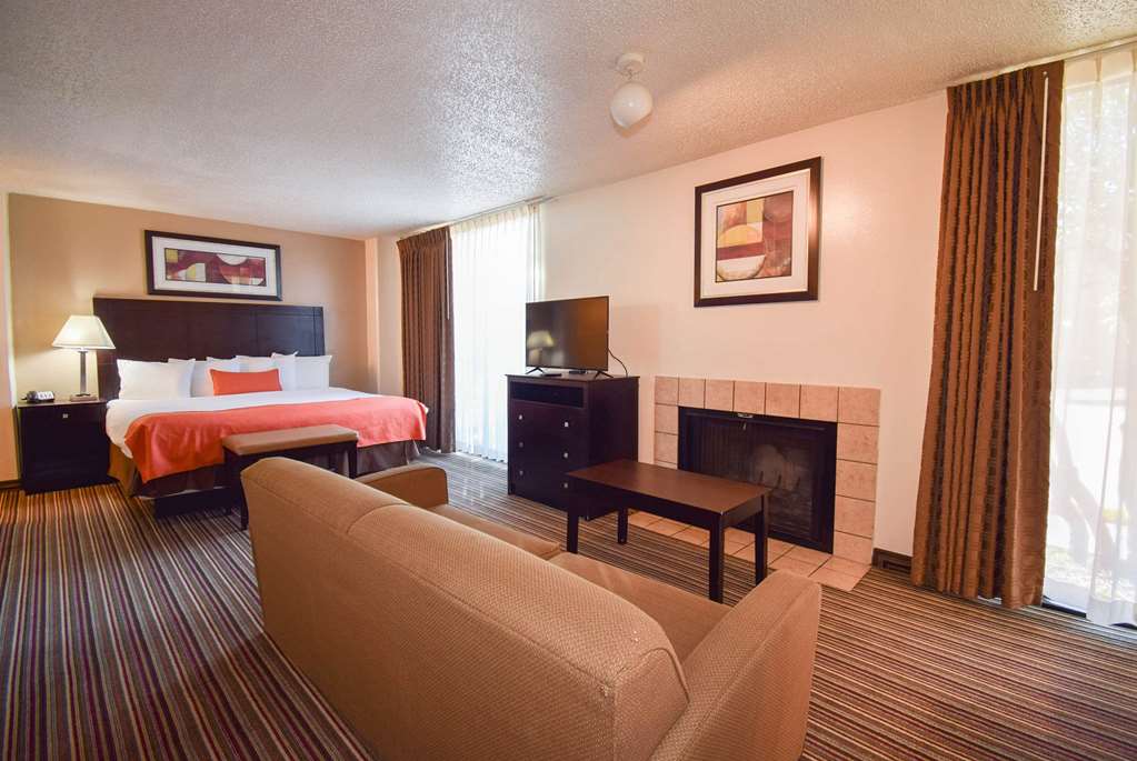 HAWTHORN SUITES BY WYNDHAM RICHARDS-guestroom-Guest Room,On-Site.jpg