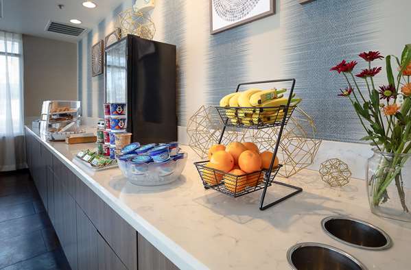  - Hawthorn Suites by Wyndham Alameda