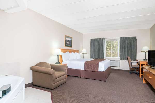  - Baymont Inn & Suites Baxter