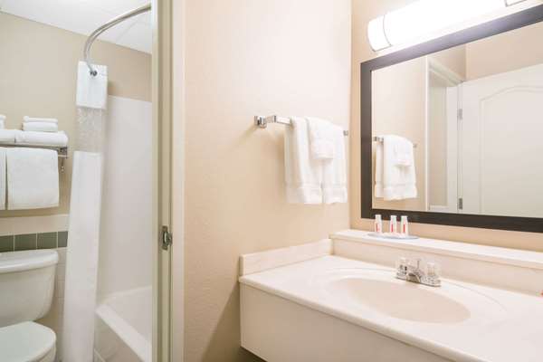  - Baymont Inn & Suites Baxter