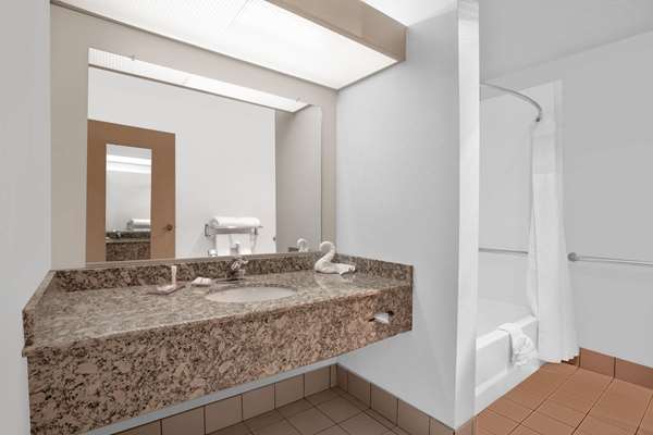  - Hawthorn Suites by Wyndham Kent