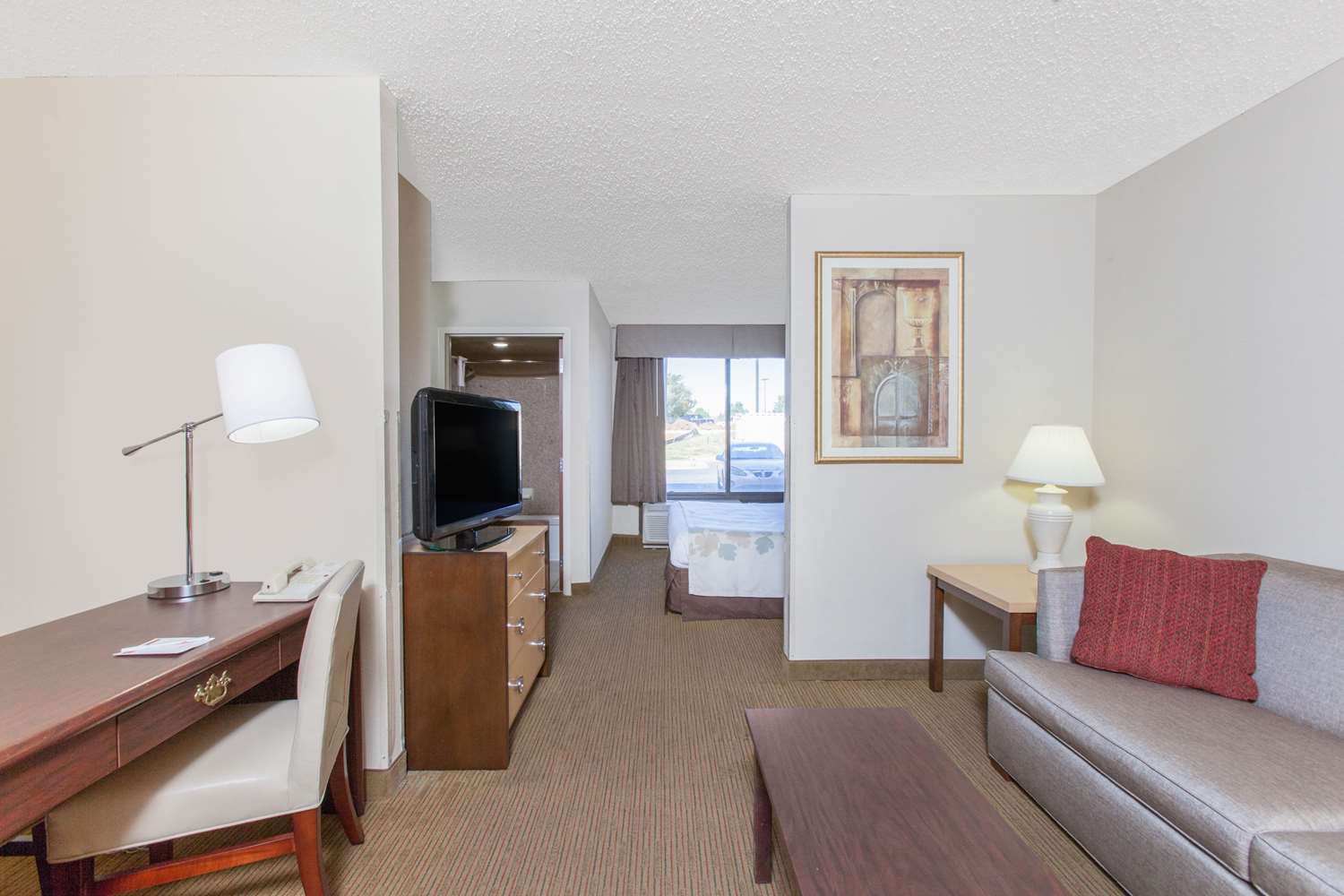 Hawthorn Suites by Wyndham Tinker AFB Midwest City I40, Exit 156A