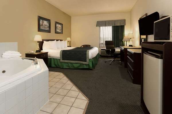 Suite - Baymont Inn & Suites Mason - I-71, Exit 25