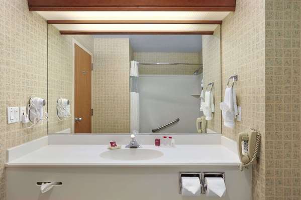  - Ramada Inn Olympia - I-5, Exit 109