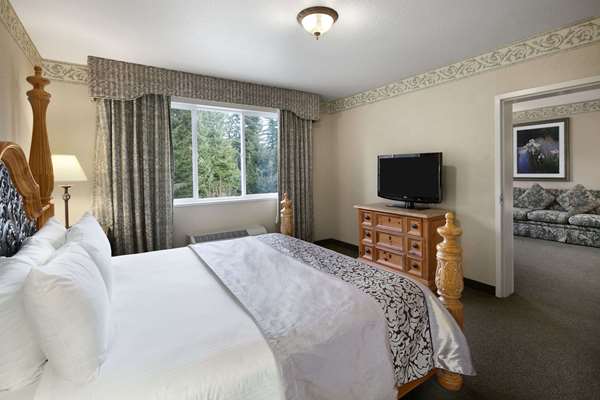 Suite - Ramada Inn Olympia - I-5, Exit 109