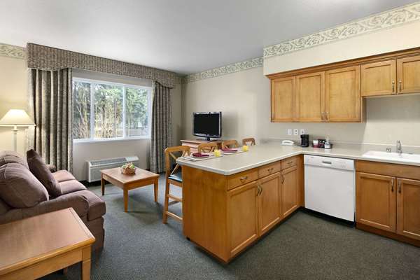 Suite - Ramada Inn Olympia - I-5, Exit 109