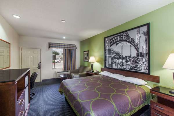  - Super 8 Motel Hobby Airport South Houston