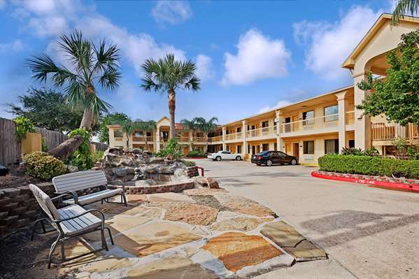 Exterior view - Super 8 Motel Hobby Airport South Houston